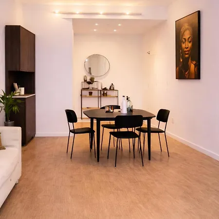 Apartman Beautiful With Terrace And Balcony
