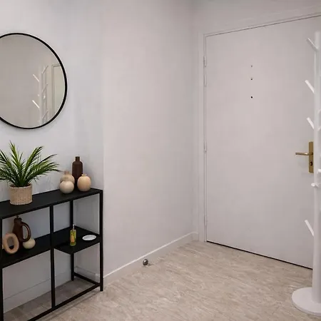 Beautiful With Terrace And Balcony Apartmán
