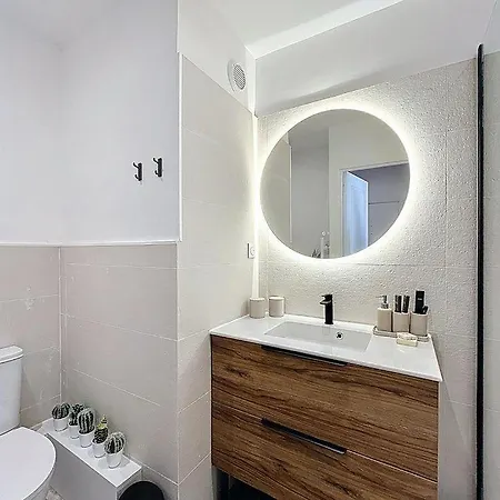 Apartman Beautiful With Terrace And Balcony Nizza